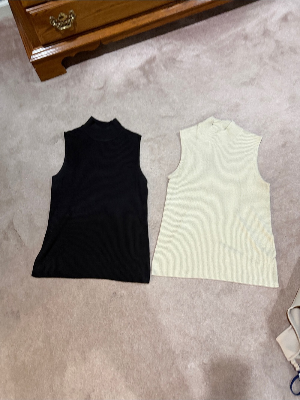Dana Buchman Sleeveless Mock Neck Ribbed Tank — Black & Cream